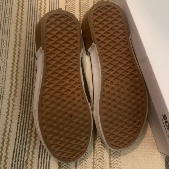 Cream and white old school vans - Picture 7 of 8